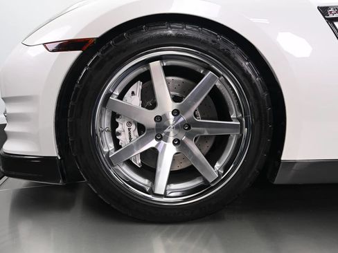Used 2012 Nissan GT-R Premium AWD/4WD image 4