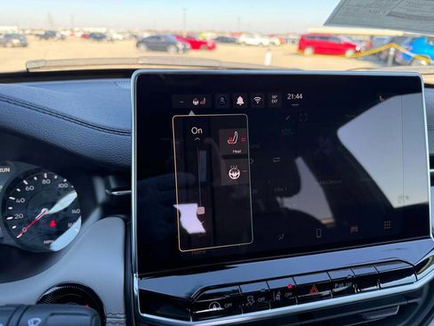 New 2026 Jeep Compass Limited image 30