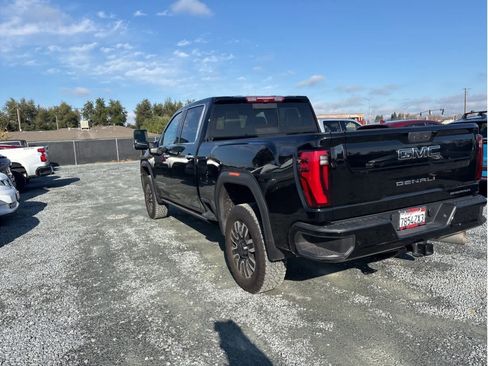 Used 2024 GMC Sierra 2500 Denali Ultimate image 3