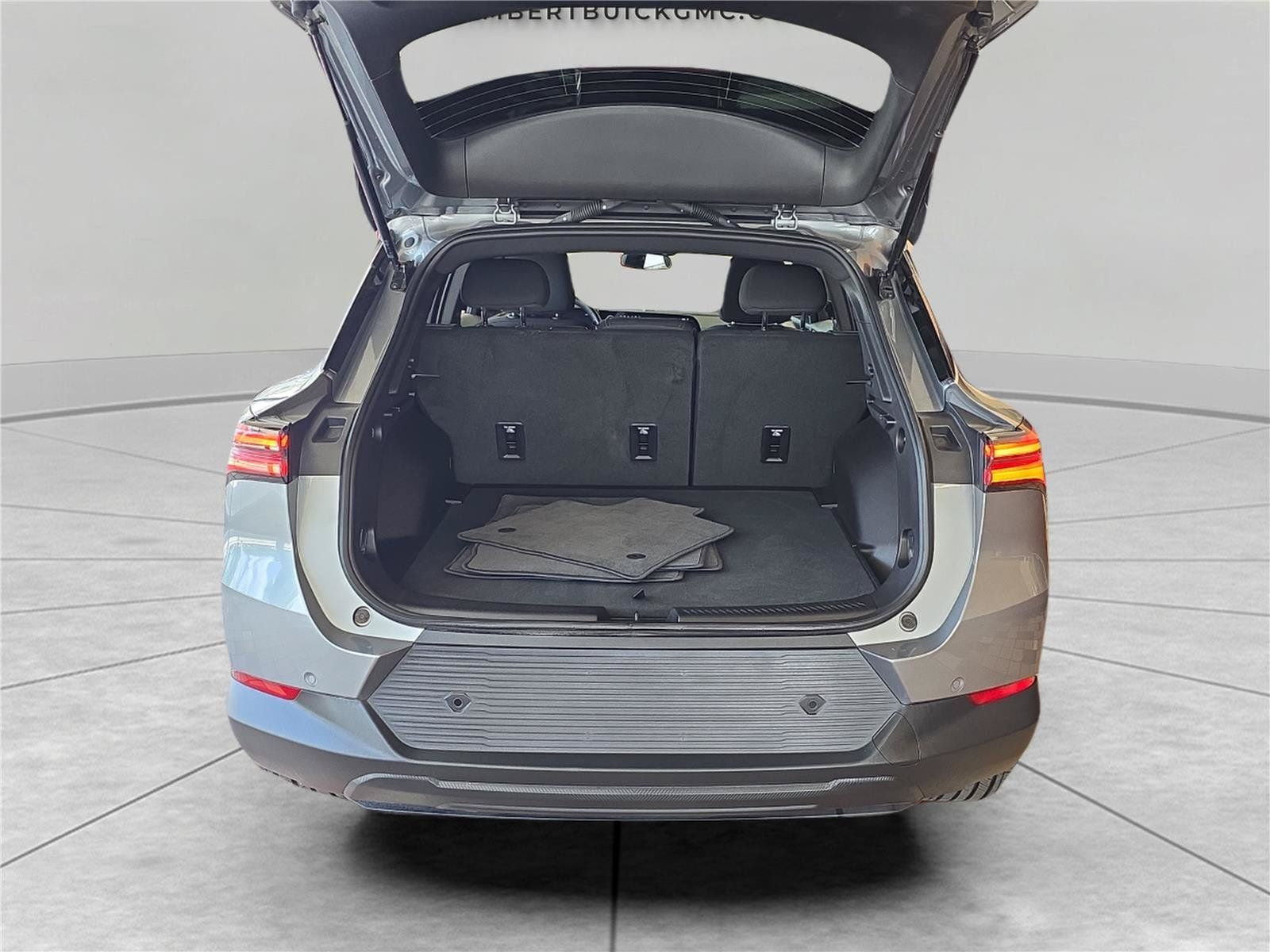 Used 2026 Chevrolet Equinox EV LT FWD image 13