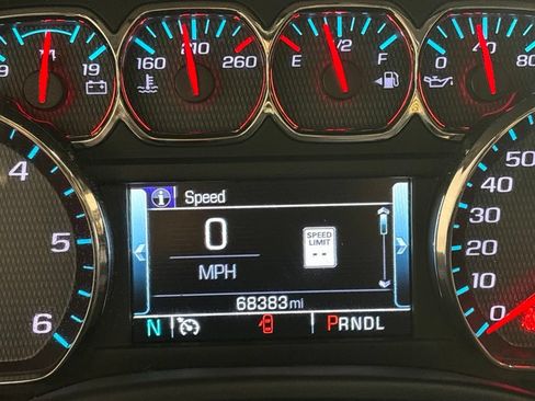 Used 2020 Chevrolet Tahoe LT w/ Luxury Package AWD/4WD image 18