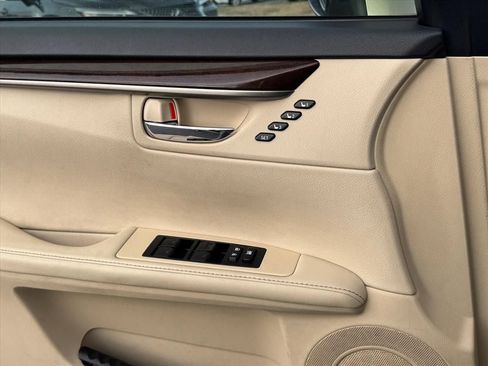 Used 2013 Lexus ES 350 w/ Luxury Pkg image 17