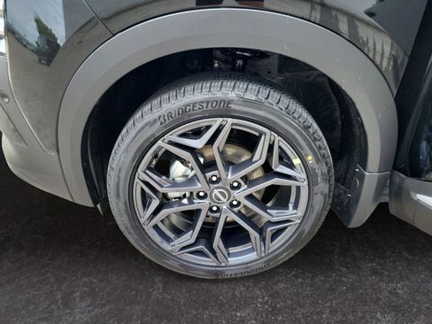 New 2025 Nissan Kicks SR image 25