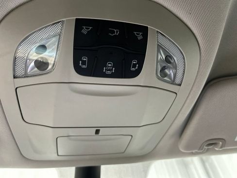 Used 2024 Chrysler Pacifica Touring-L FWD image 28