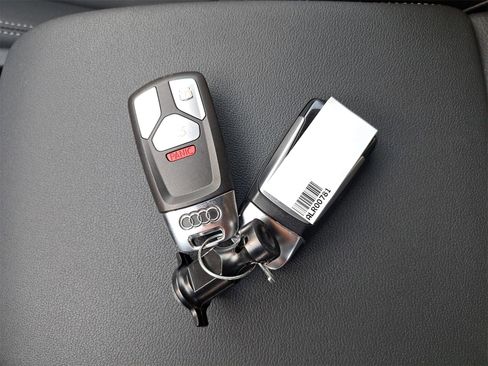 Used 2023 Audi Q5 2.0T Premium w/ Convenience Package image 10