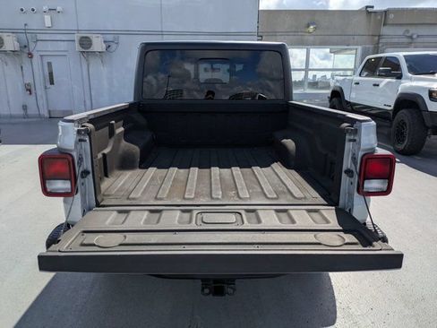 Used 2023 Jeep Gladiator Rubicon w/ Trailer Tow Package AWD/4WD image 12