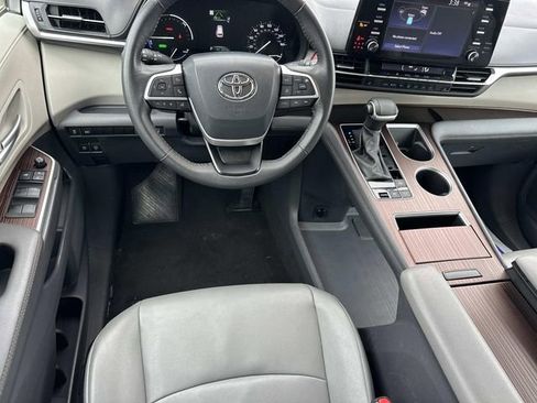Used 2024 Toyota Sienna XLE image 20