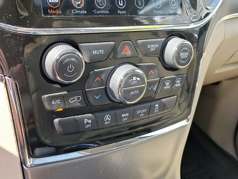 Used 2021 Jeep Grand Cherokee Limited AWD/4WD image 17