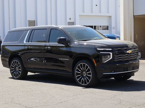 New 2026 Chevrolet Suburban High Country AWD/4WD image 2