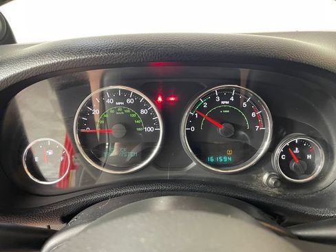 Used 2013 Jeep Wrangler Unlimited Sahara w/ Connectivity Group AWD/4WD image 5