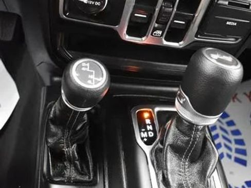 Used 2025 Jeep Wrangler Unlimited Sport AWD/4WD image 33