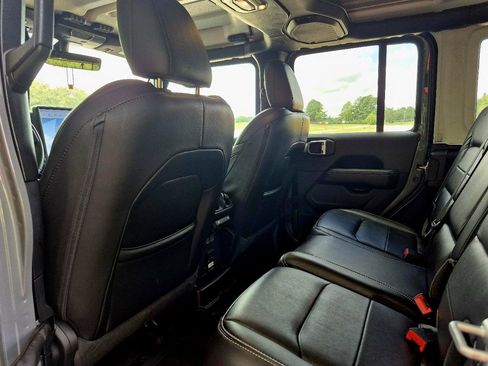 Used 2023 Jeep Wrangler Unlimited Sahara AWD/4WD image 20