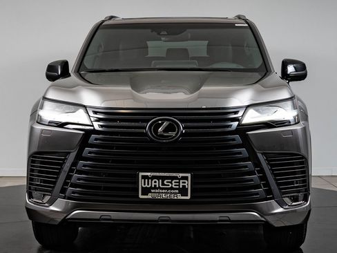 Used 2024 Lexus LX 600 4WD w/ Appearance Package image 2