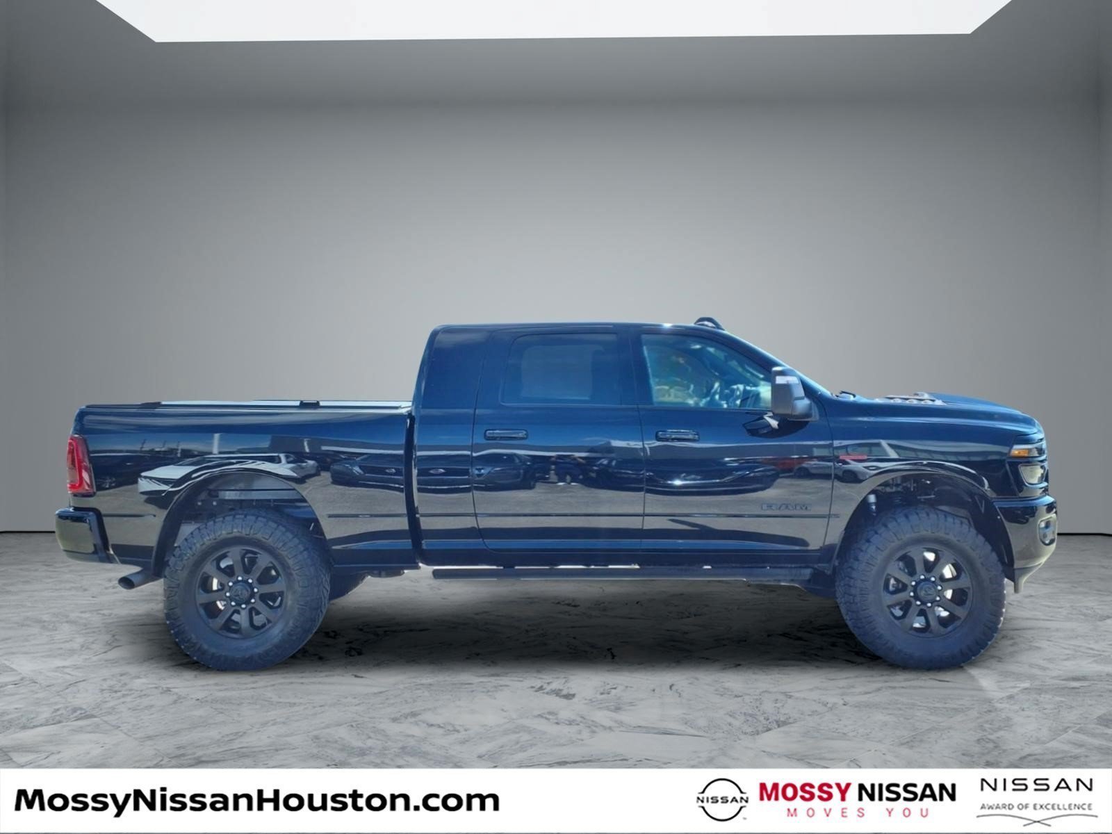 Used 2025 RAM 2500 Laramie AWD/4WD image 8
