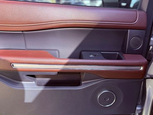 Used 2024 Ford Expedition Limited image 26