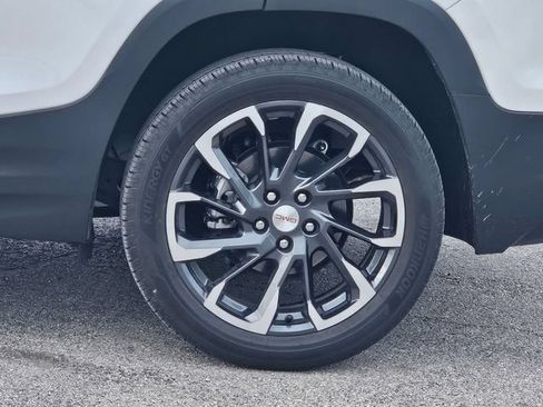 Used 2022 GMC Terrain SLT w/ Infotainment Package II FWD image 5
