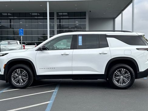 Certified 2024 Chevrolet Traverse LT image 6