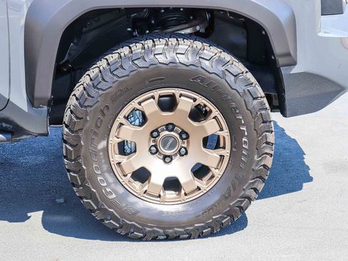 Used 2024 Toyota Tacoma 4x4 Double Cab Hybrid image 11