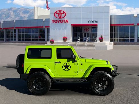Used 2012 Jeep Wrangler Sahara w/ Connectivity Group AWD/4WD image 3