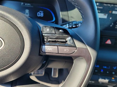 Certified 2025 Hyundai Elantra Sport image 25