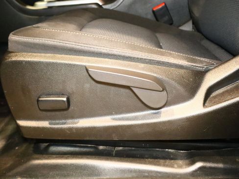 Used 2022 Chevrolet Colorado LT w/ Fleet Safety Package image 19