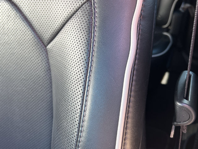 Used 2025 Chrysler Pacifica Limited FWD image 17