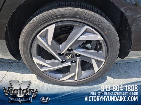 Used 2025 Hyundai Elantra Limited FWD image 27