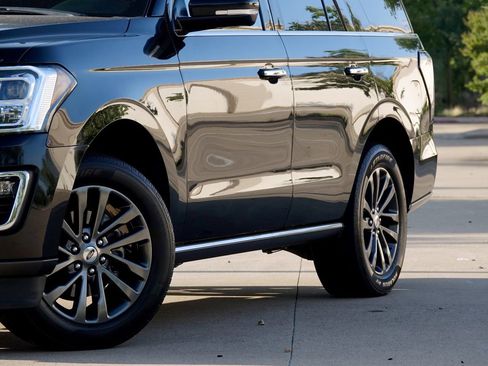 Used 2020 Ford Expedition Limited image 22