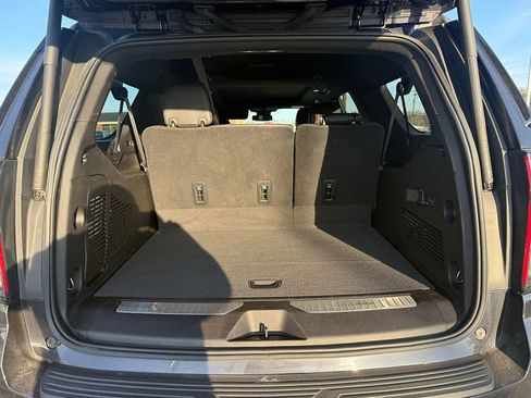 Used 2023 Chevrolet Suburban RST w/ Luxury Package image 16