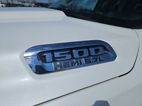Used 2022 RAM 1500 Laramie AWD/4WD image 11