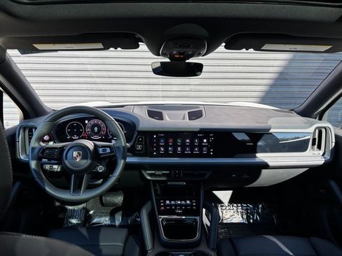 Certified 2025 Porsche Cayenne image 13