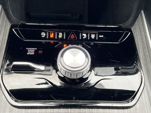 Used 2024 Jeep Wagoneer L Series II w/ Flexible Seating Group image 9