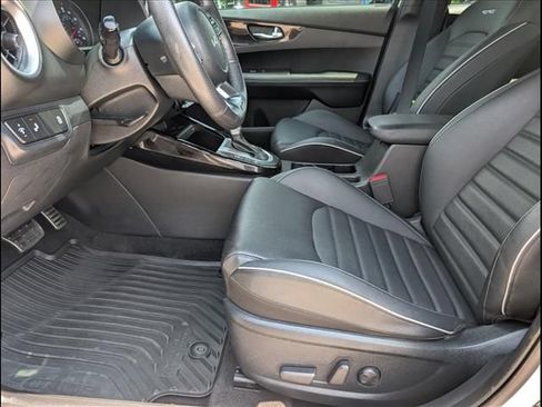Used 2024 Kia Forte GT-Line w/ GT-Line Premium Package FWD image 9