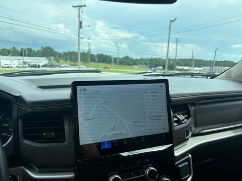 Used 2023 Ford Expedition Max XLT image 23