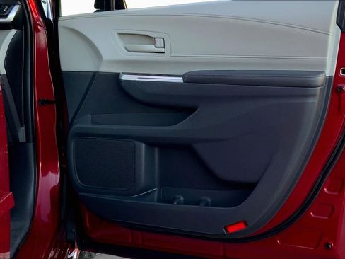 Used 2021 Toyota Sienna LE FWD image 22