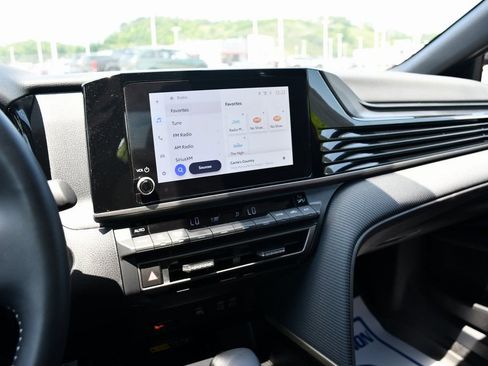 Used 2025 Toyota Camry SE image 14