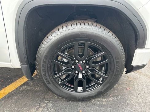 Used 2023 GMC Sierra 1500 Elevation image 27