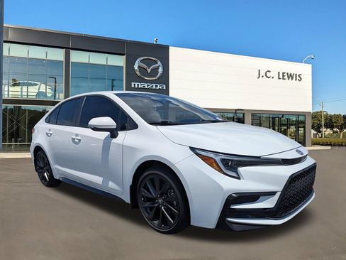 Used 2025 Toyota Corolla SE FWD image 1