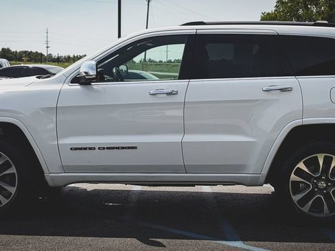 Used 2017 Jeep Grand Cherokee Overland w/ Jeep Active Safety Group AWD/4WD image 22