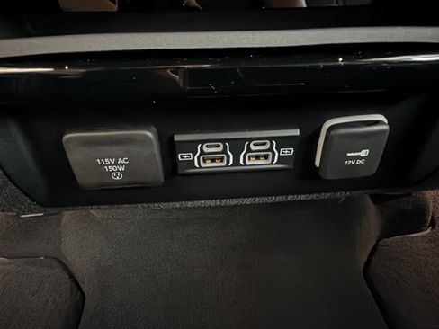 Used 2025 Jeep Wagoneer Series II w/ 8-Passenger Seating Package AWD/4WD image 16