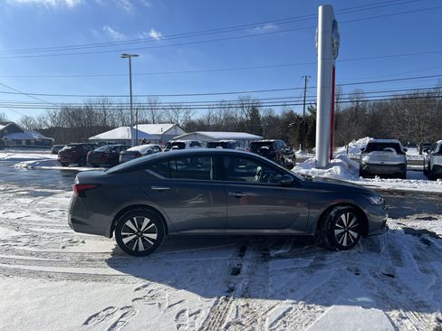 Certified 2021 Nissan Altima 2.5 SV w/ SV Premium Package image 12