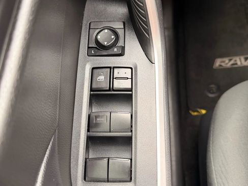 Used 2022 Toyota RAV4 LE w/ Carpet Mat Package (TMS) image 12