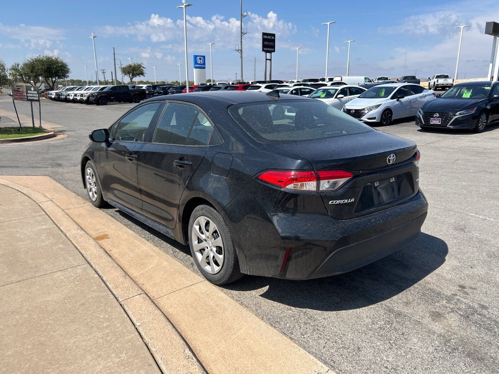 Used 2025 Toyota Corolla LE FWD image 7