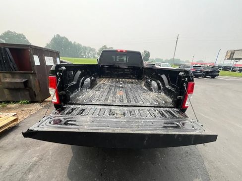 Used 2024 RAM 3500 Tradesman w/ Chrome Appearance Group AWD/4WD image 7