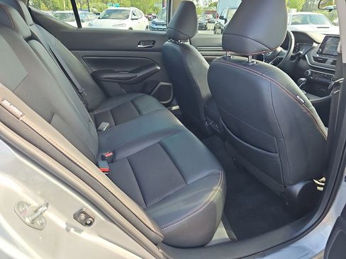 Used 2022 Nissan Altima 2.5 SR FWD image 15