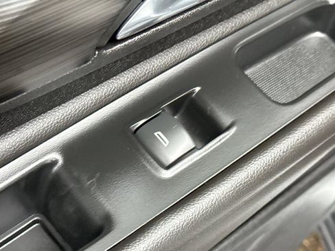 Used 2023 GMC Terrain SLE w/ Driver Convenience Package image 31