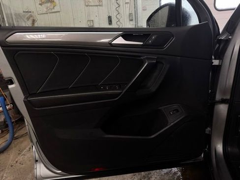 Used 2022 Volkswagen Tiguan SE R-Line image 14