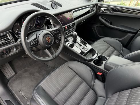 Used 2025 Porsche Macan image 4