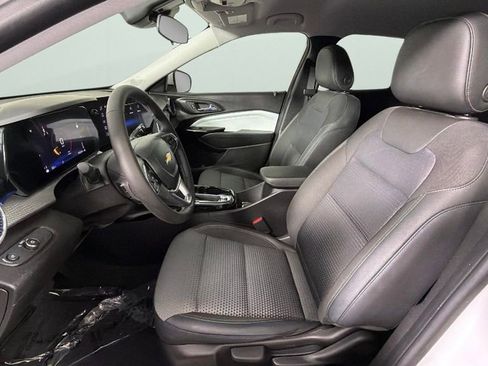 Certified 2025 Chevrolet Trax LT w/ Driver Confidence Package FWD image 17