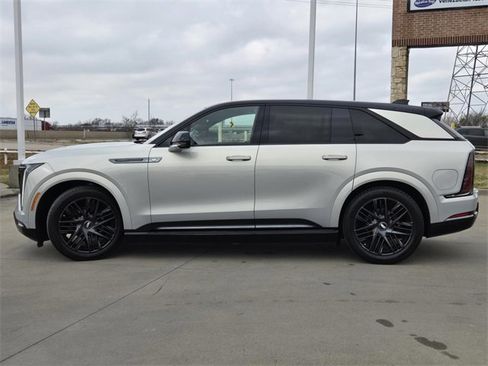 Used 2025 Cadillac Escalade IQ Sport 2 w/ LPO, ONYX Package image 3